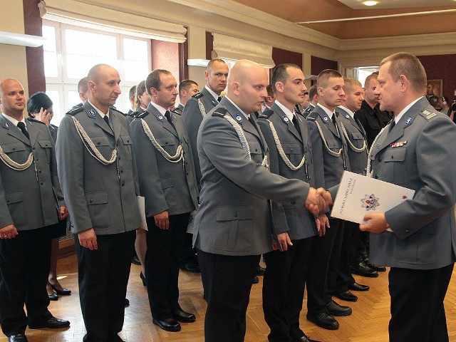 Uroczystość wręczenia awansów zawodowych policjantów odbyła się wczoraj w ratuszu