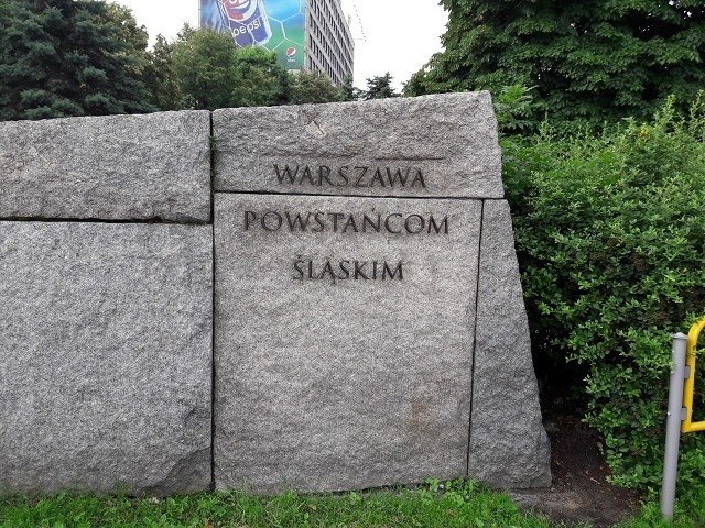 Pomnik Powstańców Śląskich z odtworzonymi napisami