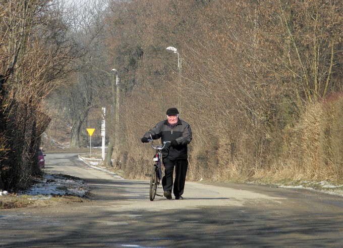 Pakoskie wzgórze parkingiem podzielone