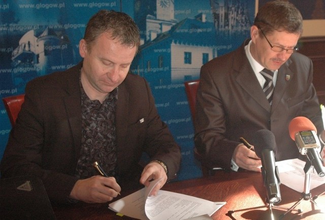 Prezydent Jan Zubowski podpisał umowę z wiceprezesem firmy AMB Grzegorzem Przybeckim