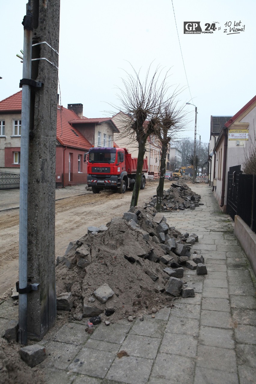 W Ustce rozpoczął się remont ulicy Słowiańskiej. W pierwszej...