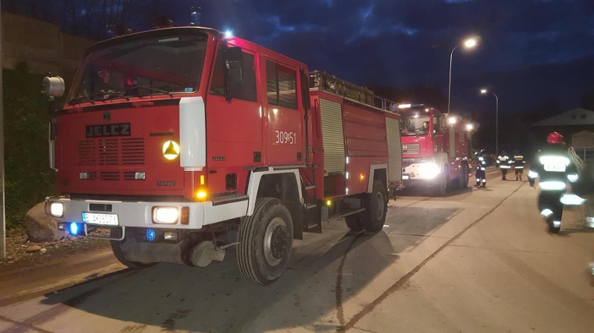 Pożar sortowni odpadów w Studziankach (zdjęcia, wideo)