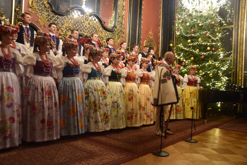 Koncert świąteczny Zespołu Pieśni i Tańca 'Śląsk" na zamku...