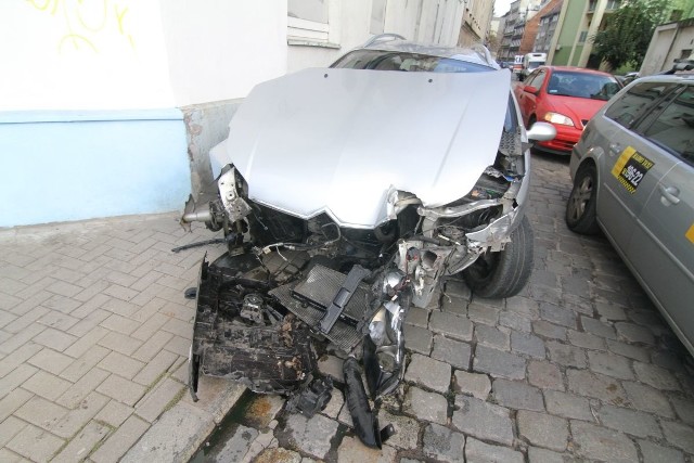 Wypadek na Pomorskiej, autobus zderzył się z citroenem, Wrocław, 07.10.2016