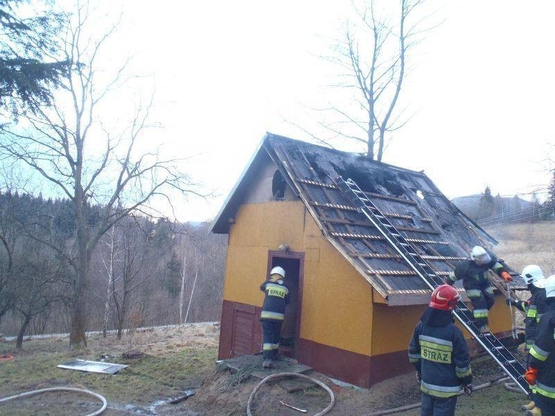 Dom zniszczony przez ogień i wodę. Właścicielka w szpitalu [ZDJĘCIA]