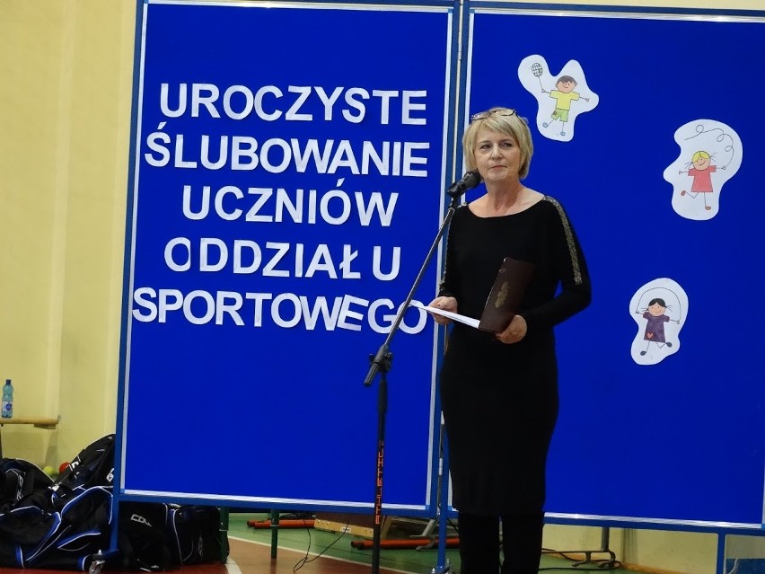 Ostrów Maz. Ślubowanie i pokazy klasy sportowej w „dwójce” [ZDJĘCIA]