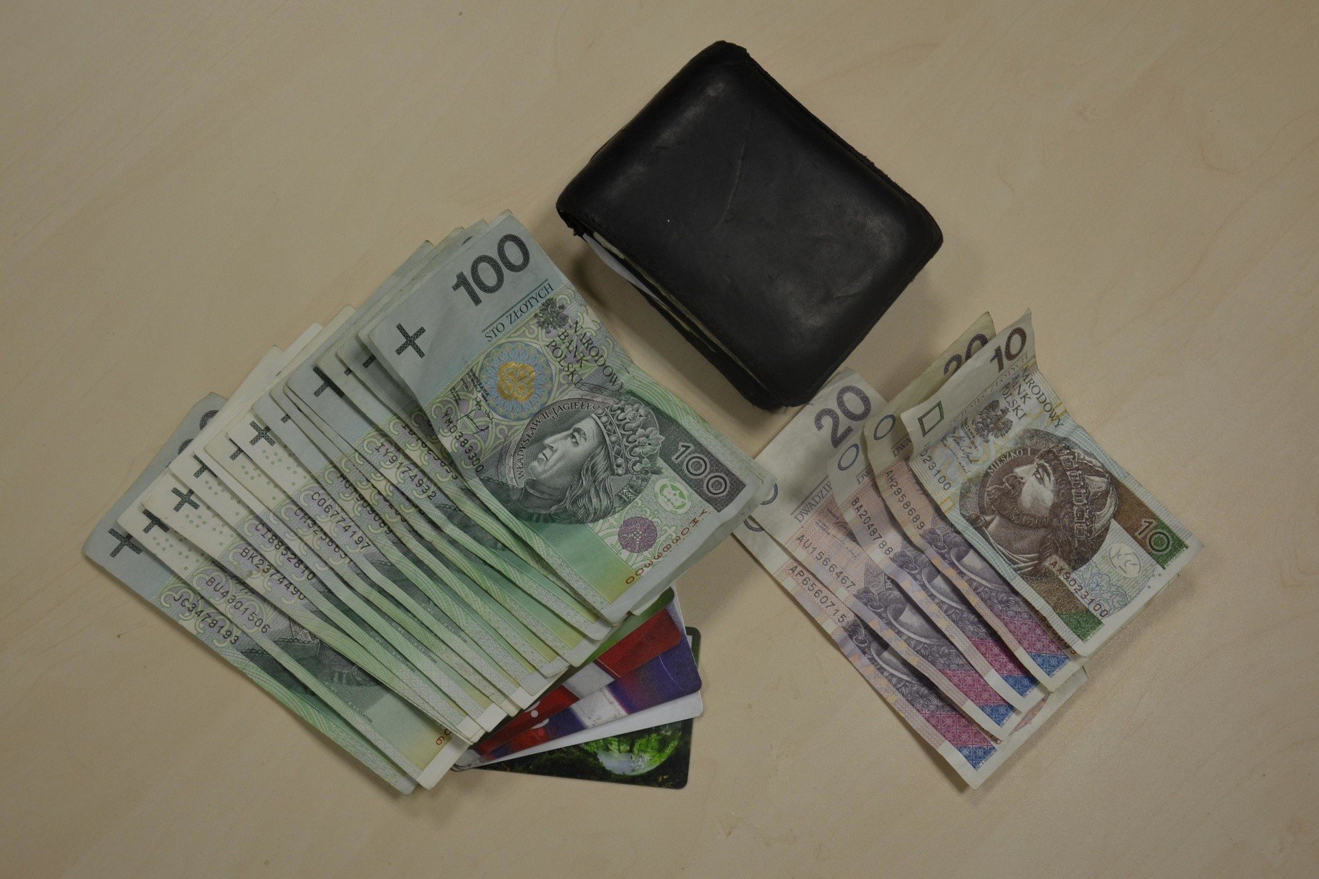 Książ Wielki. Znalazł portfel z pieniędzmi i sobie go zabrał | Dziennik  Polski