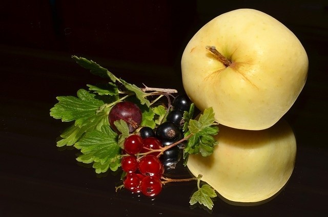 Lato to doskonała pora aby wprowadzić do swojej diety owoce. Poza tym, że zawierają dużo witamin i minerałów także doskonale nawadniają nasz organizm. Są owoce, nie tylko sezonowe, które pozwolą nam zachować dłużej młodość i doskonały wygląd. O których owocach mowa? Zobacz w galerii. >>>ZOBACZ WIĘCEJ NA KOLEJNYCH SLAJDACH