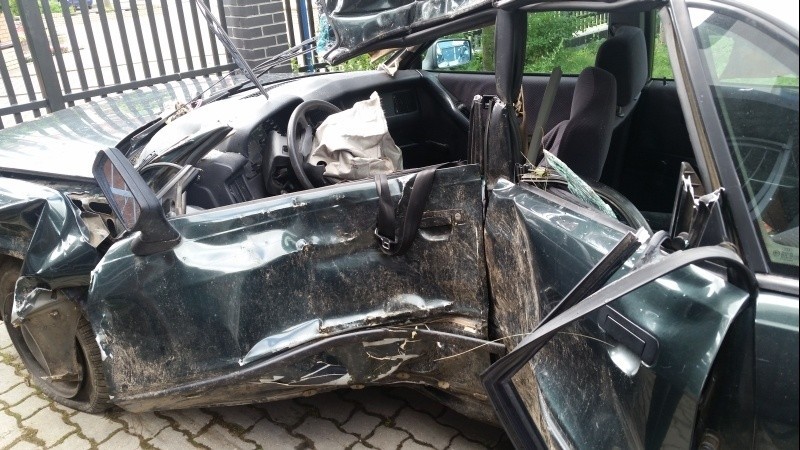 Wypadek w miejscowości Kolonia Kołodzież. 20-latka trafiła do szpitala (zdjęcia)