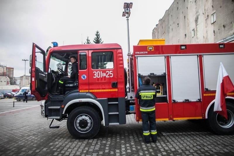 Straż Pożarna w Łodzi dostała dwa nowe wozy [zdjęcia]
