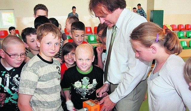Przedstawiciele wojewody opowiadali m.in.  w szkołach gminy Darłowo o energii atomowej.