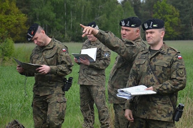 W podróży wziął udział m.in. dowódca batalionu ppłk Rafał Miernik (drugi z prawej). To jeden z najbardziej doświadczonych żołnierzy 17. Wielkopolskiej Brygady Zmechanizowanej.