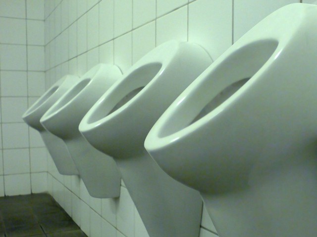Przetarg wygrała firma ze Słupska gotowa dbać o kołobrzeskich toalet za niecałe 700 tys. zł.