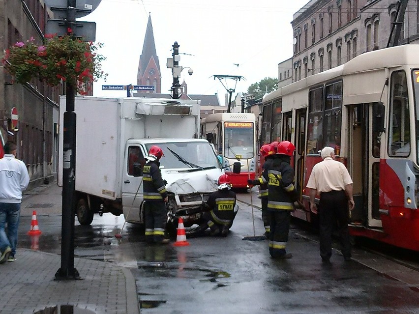 Wypadek: Zderzenie samochodu dostawczego z tramwajem w...
