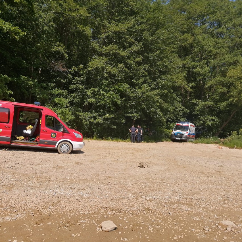 Tragedia nad jeziorem Kamiennym niedaleko Kierzkowa. 14-latka zmarła w szpitalu 