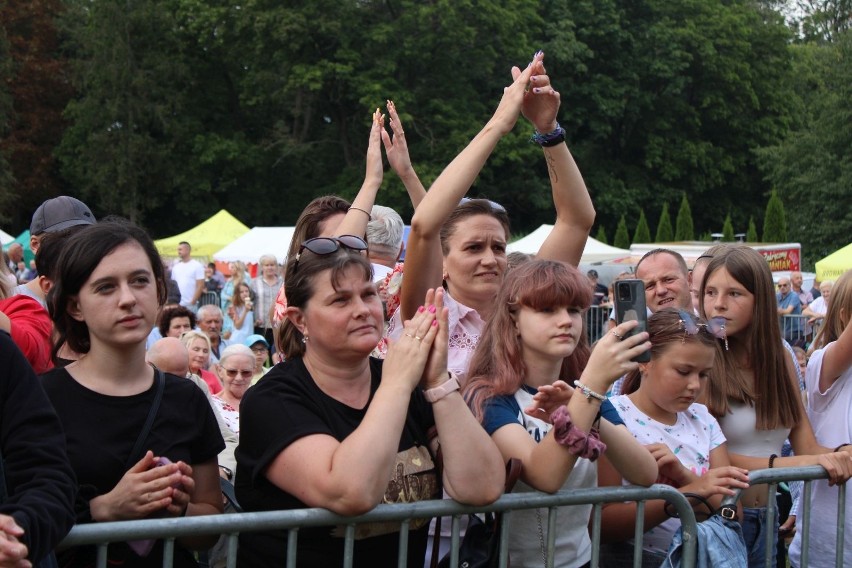 Mnóstwo osób w Bałtowie bawiło się na koncercie zespołu...