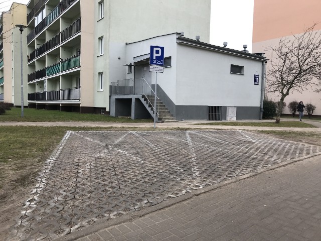 Spokój ważniejszy niż miejsca postojowe? Mieszkaniec chce likwidacji parkingu