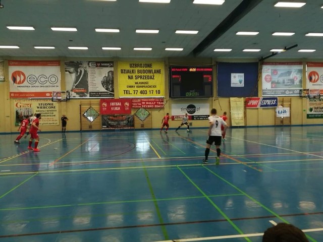 GKS Ekom Futsal Nowiny przegrał z Malwee Łódź i niespodziewanie spadł z pierwszej ligi.