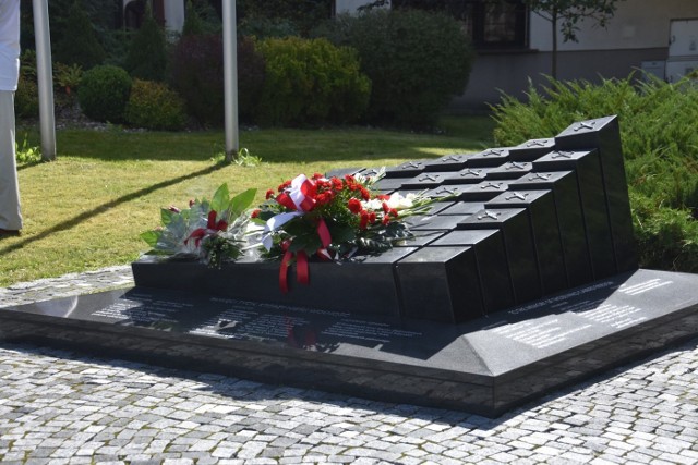 Rocznicowe spotkanie pod pomnikiem amerykańskich lotników w Jeleśni.