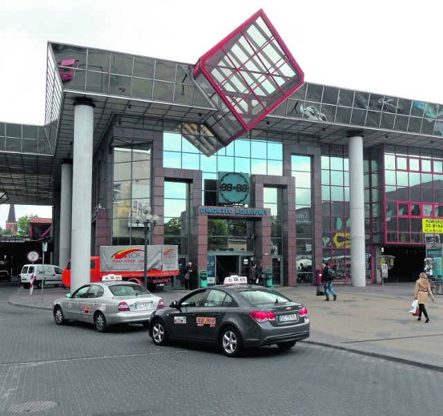 Dworzec Główny PKP  ma mieć zadaszone perony dla autobusów, wypożyczalnię rowerów