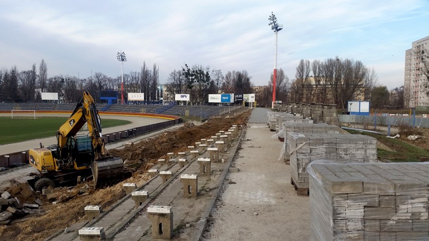 Trwa przebudowa stadionu Polonii Bydgoszcz. Przez pierwszy...