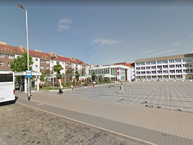 Jak bardzo zmienił się Koszalin?  Wcale nie trzeba porównywać zdjęć sprzed kilkudziesięciu lat. Wystarczy zajrzeć na usługę Google Street View. Dodano tam niedawno nowe zdjęcia.Na osi czasu można sprawdzić archiwalne fotografie i porównać je z najnowszymi. Zaglądamy więc w rejony wielkich inwestycji. Zdjęcia z lat 2018, 2017 oraz 2012, 2013 ZOBACZCIE ZDJĘCIA  ➤➤Zobacz także: Koszalin: Konferencja dotycząca remontu Góry Chełmskiej