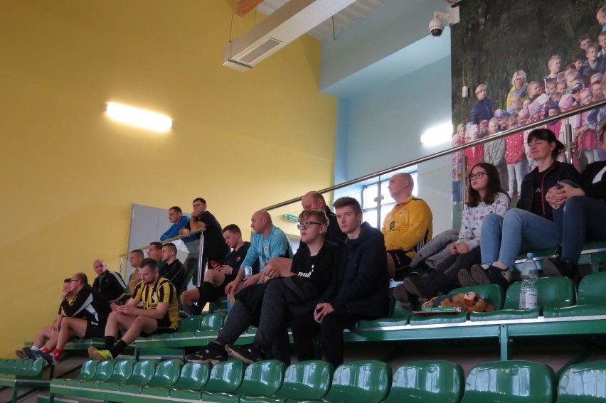 W hali sportowej w Zbicznie zorganizowano charytatywny turniej dla Julki Rówczyńskiej z Nowego Miasta Lubawskiego