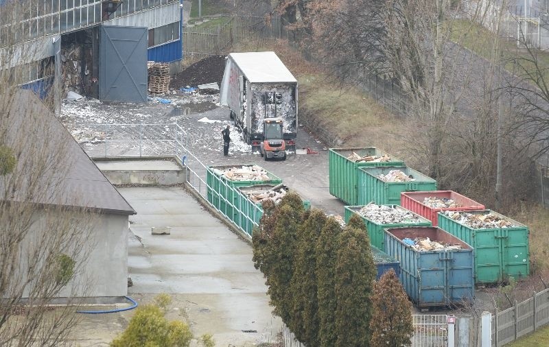 Będzie kontrola nielegalnych śmieci zwożonych do dawnej hali WUKO na Bałutach