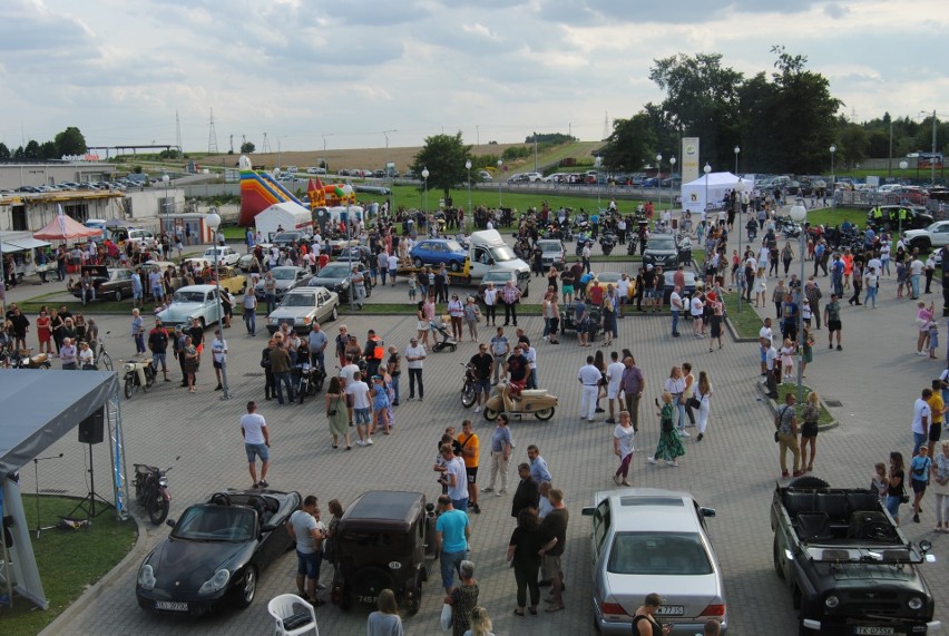 Ponad 300 perełek motoryzacji we Włoszczowie. Tłumy widzów. Takiej imprezy dawno nie było! (NOWE ZDJĘCIA)