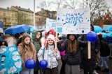 Plac Zwycięstwa wypełniły niebieskie parasolki. Obchody Światowego Dnia Świadomości Autyzmu w Słupsku [ZDJĘCIA] 