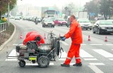 Pasy w centrum Kielc malowali w południe. Były korki (zdjęcia)