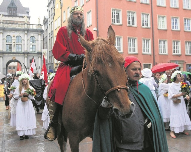 Król Kazimierz IV Jagiellończyk był dobrodziejem Gdańska. Postać monarchy jest przypominana w czasie dorocznej parady,  która jest prowadzona ulicami miasta