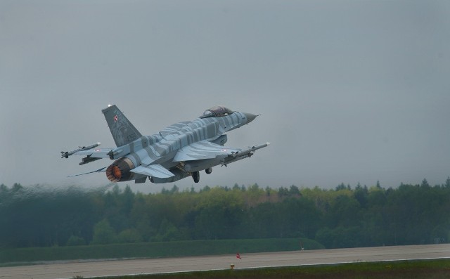 Dwa F-16 z Krzesin poleciały NATO Tiger Meet w nowej tygrysiej skórze, tym razem malowanej