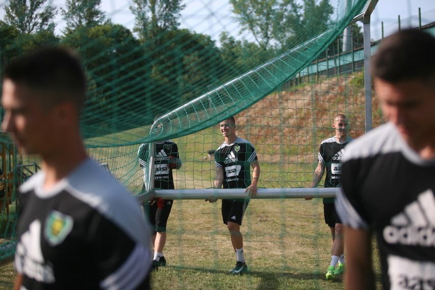 Piłkarze GKS Katowice na treningu we wtorek 20 czerwca 2017