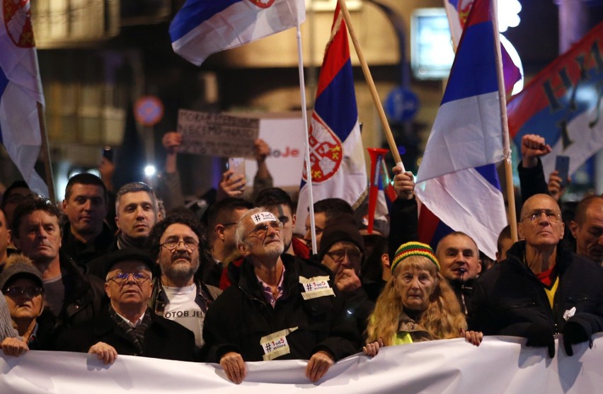 Protesty w Belgradzie [ZDJĘCIA] Serbowie domagali się odwołania prezydenta Aleksandara Vucicia [VIDEO]