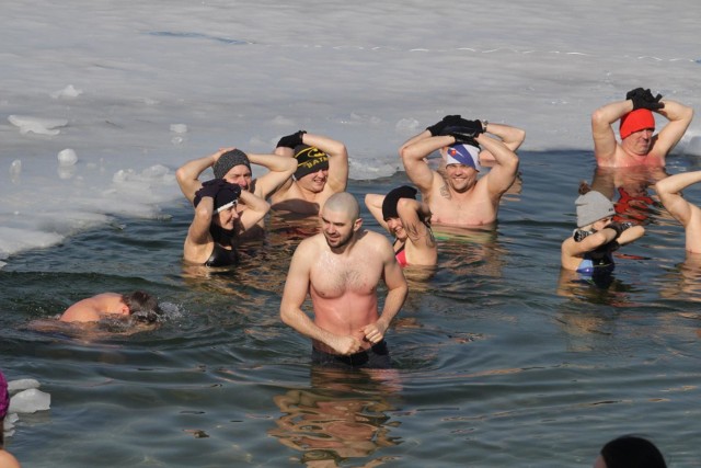 21.02.2021. Morsowanie na zalewie Nakło Chechło obok Tarnowskich Gór. Pogoda dopisała i humory też!   Zobacz kolejne zdjęcia. Przesuwaj zdjęcia w prawo - naciśnij strzałkę lub przycisk NASTĘPNE