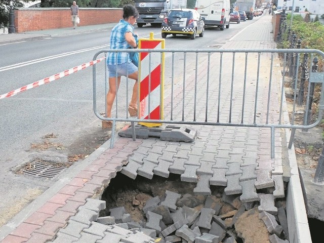 Poprosiliśmy też o lepsze oznaczenie tego miejsca,  już przy przejściach dla pieszych.