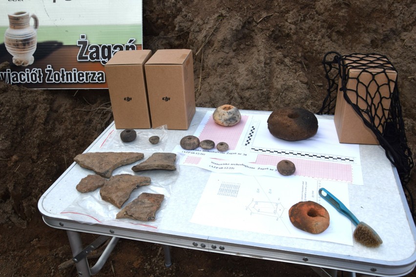 Artefakty znalezione przez archeologa Oktawiana...