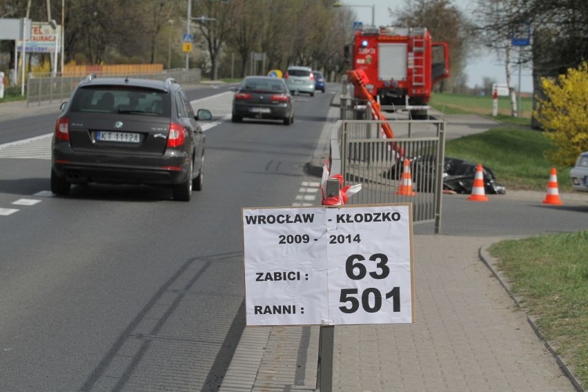 Straszny wypadek na trasie Wrocław - Kłodzko i czarne worki przy drodze (ZDJĘCIA)