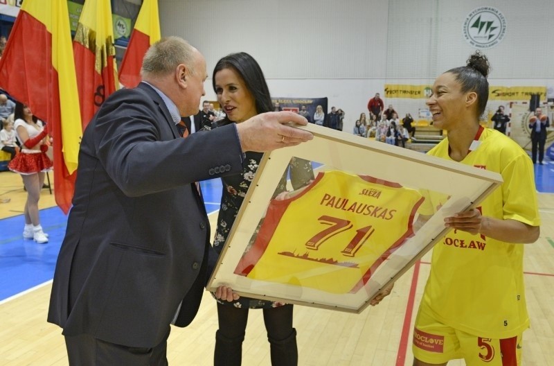 Koszykówka: Ślęza - Energa 91:67, Ostrovia - CCC 72:86