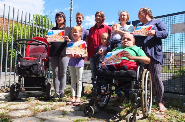 Plac po "ruskim targu" idealnie nadawałby się dla dzieci - mówią pomysłodawcy.