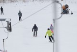 Weekend otwarcia wyciągu narciarskiego na Górce Środulskiej w Sosnowcu. Jak bawią się mieszkańcy? Zobaczcie zdjęcia