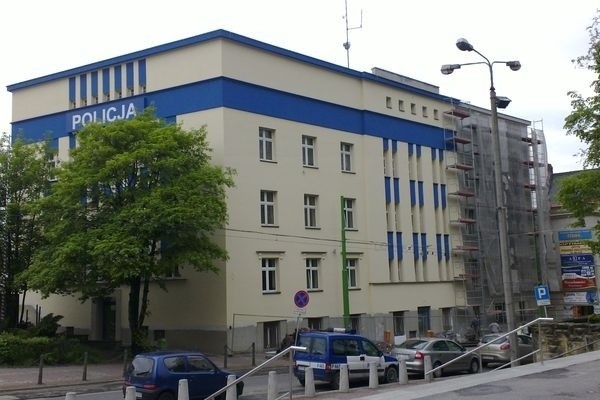 Budynek KMP Mysłowice sprzed i po remoncie. Różnice widoczne...