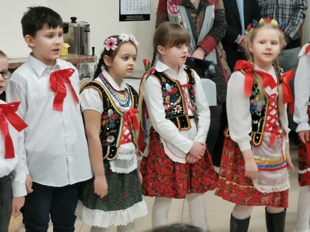 Z okazji Dnia Babci i Dziadka dzieci z Samorządowej Szkoły Podstawowej Bejscach przygotowały specjalny występ.