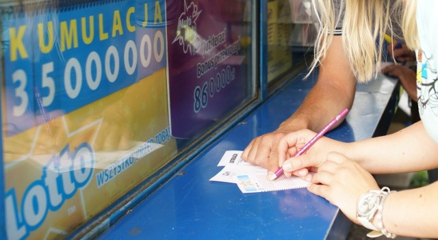 Rekordowa wygrana w Lotto. Co można kupić za 35 milionów złotych?