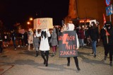 Kolejny protest w Bytowie. Młodzi ludzie pod siedzibą PiS (ZDJĘCIA I WIDEO)