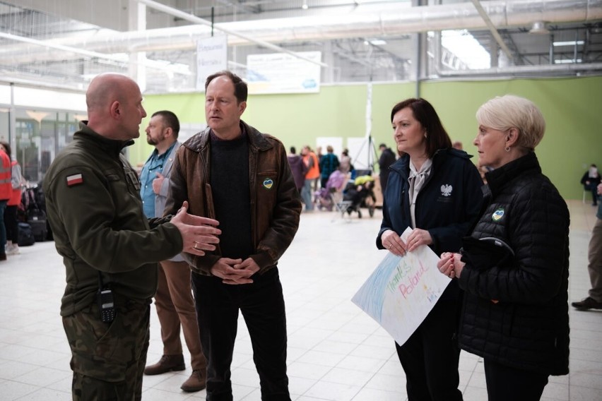 Ambasador USA w Polsce Mark Brzeziński przyjechał na Podkarpacie. Był m.in. w Hali Kijowskiej w Młynach [ZDJĘCIA]