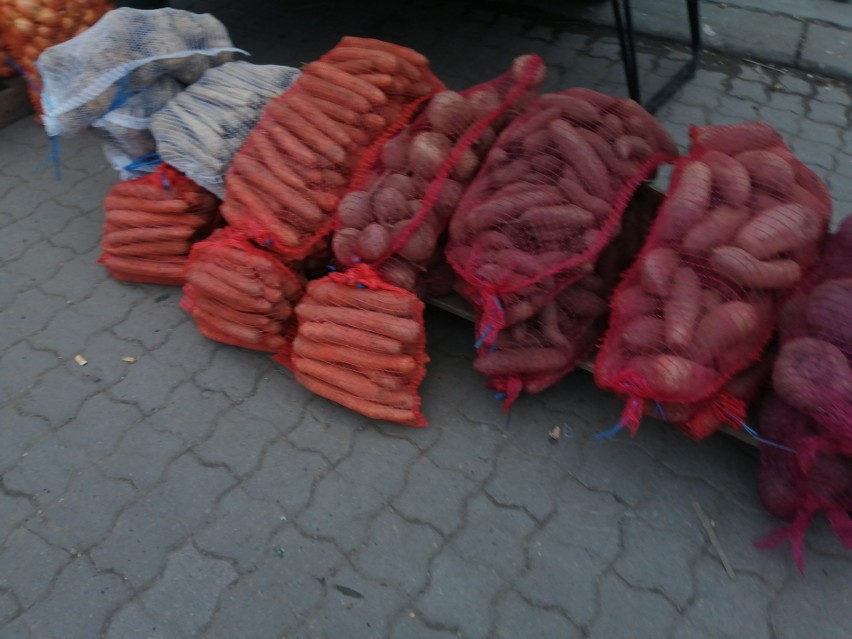Tyle kosztują warzywa i owoce na giełdzie w Sandomierzu. Sprawdziliśmy ceny z soboty 3 grudnia