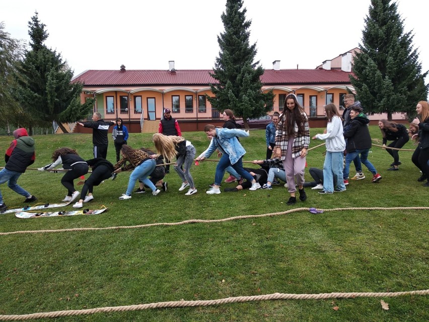 Pierwszoklasiści ze "Szkoły na Górce" w Opatowie na rajdzie integracyjnym. Była świetna zabawa (ZDJĘCIA)