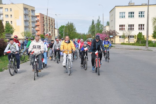 Peleton ruszył spod Miejskiego Centrum Kultury w Skarżysku do Bliżyna.